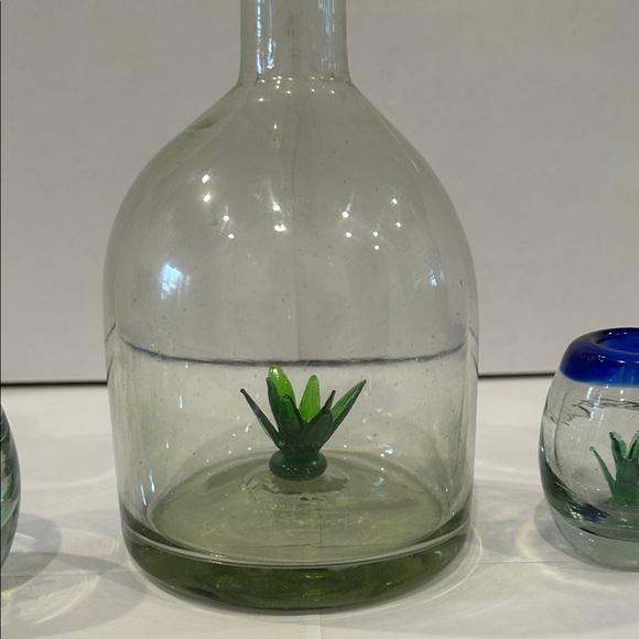 Agave Hand-Blown Glass Decanter and 6 Shot Glasses - Picture 6 of 16